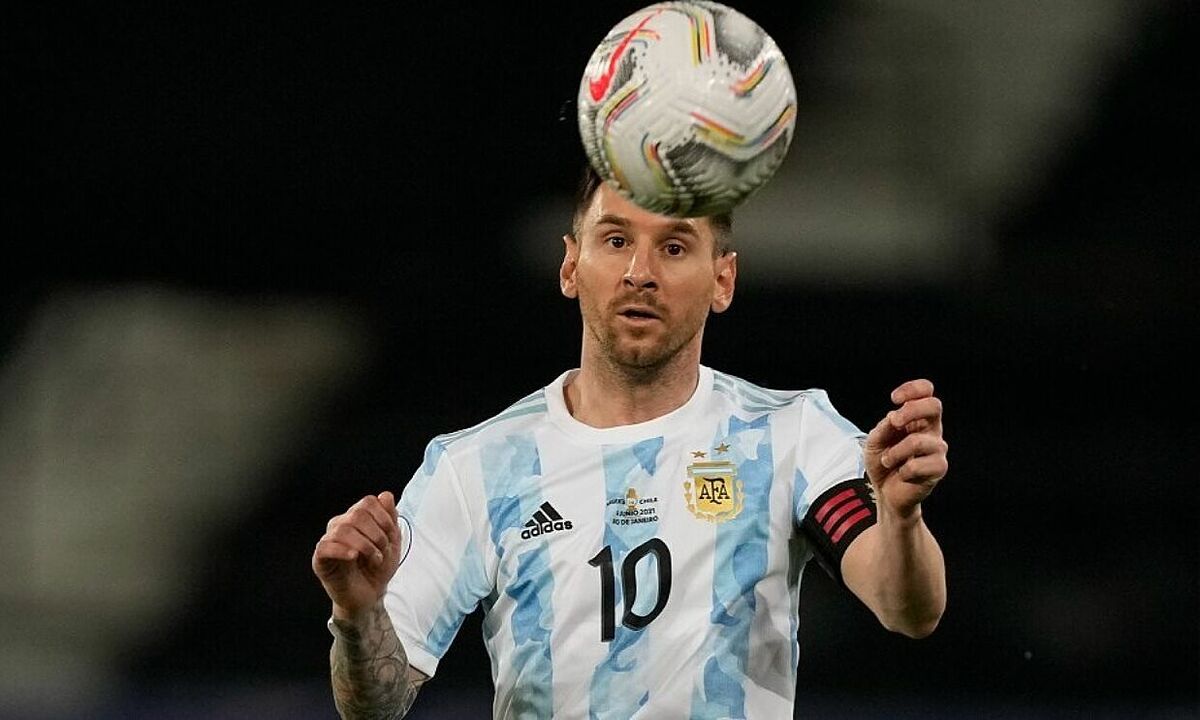 Messi chính thức vượt kỉ lục của vua bóng đá Pele