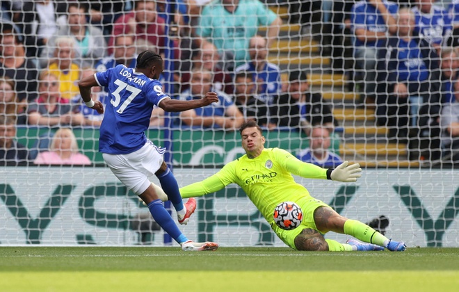 Cú đá bồi Bernardo giúp Man City chiến thắng Leicester