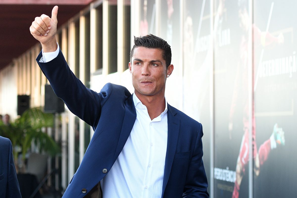 Ronaldo sớm triển khai các hoạt động kinh doanh tại Manchester