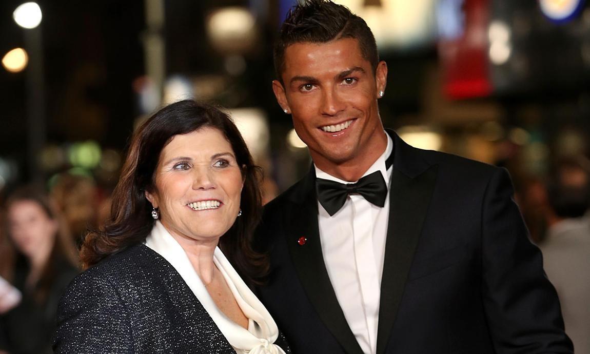 Cảm xúc của mẹ Ronaldo khi con trai ghi bàn cho MU