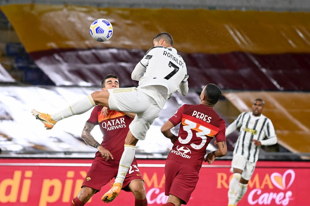 Khả năng không chiến là kĩ năng nguy hiểm nhất của Ronaldo