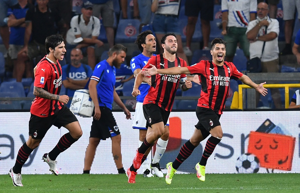 Milan dẫn trước đối thủ 4-1