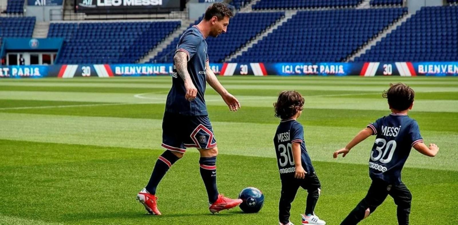 Hai con trai lớn nhà Messi gia nhập đội trẻ của câu lạc bộ PSG