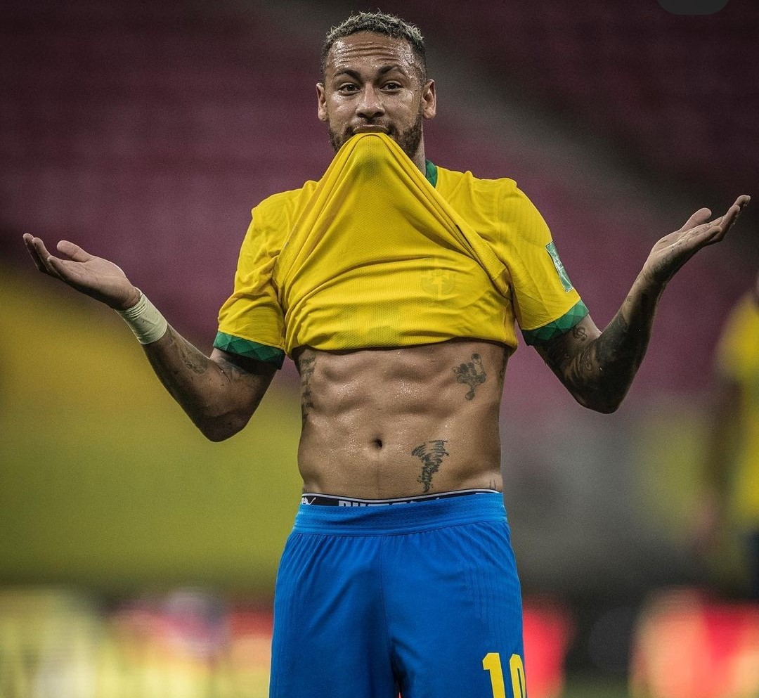 Neymar cho rằng anh trông béo vì mặc áo quá rộng